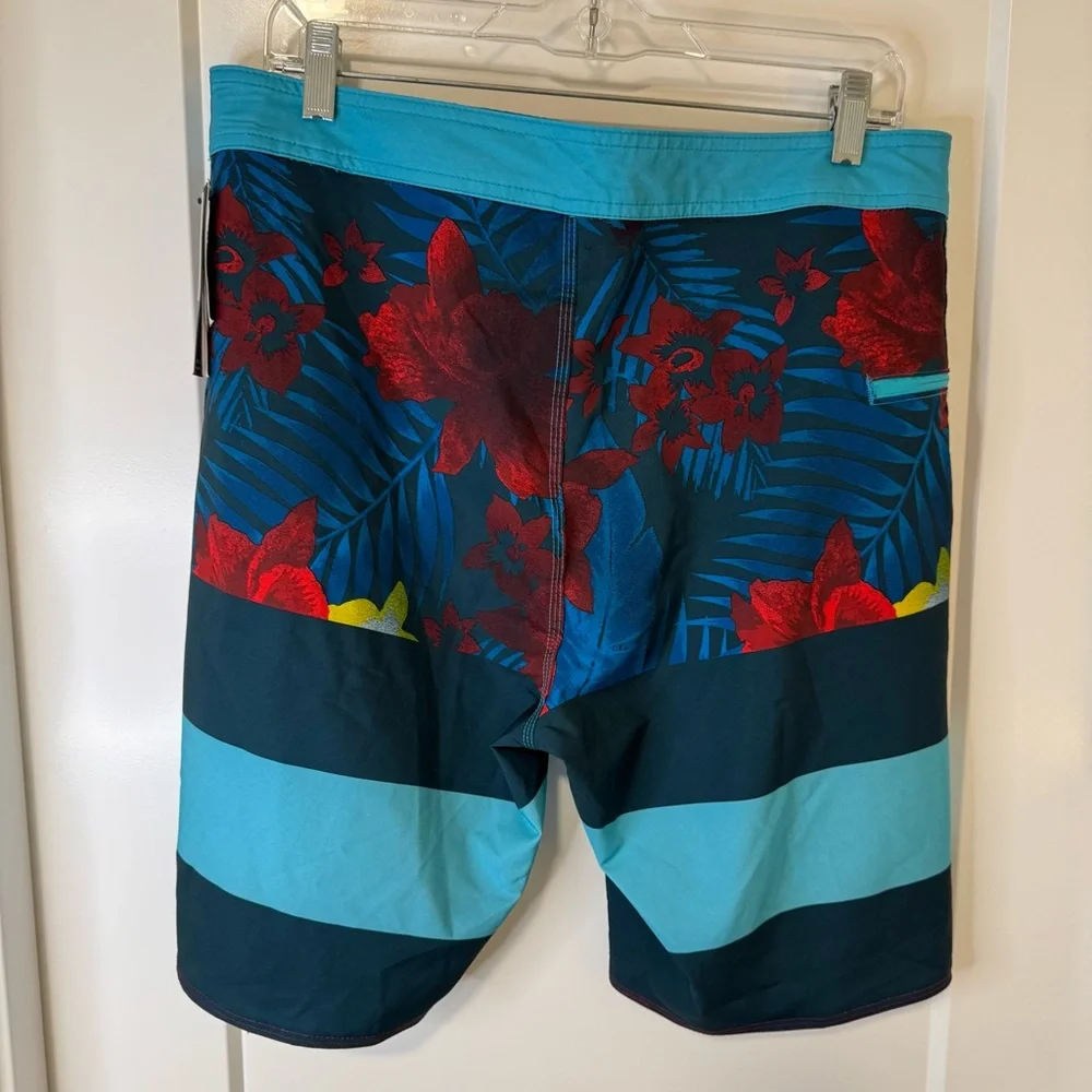Burnside  Men’s  32  Blue  Red  Floral  Board  Shorts  Swimsuit  Vibrant  Casual